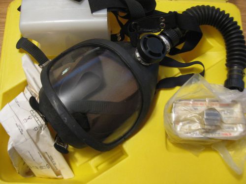 WILLSON PROTECTIVE GEAR GAS MASK RESPIRATOR IN HARD CARRYING CASE