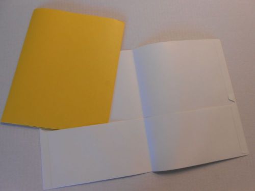 Avery 47991 Two Pocket Folders, Embossed Paper, 8-1/2&#034;x11&#034;, 25/BX, White N YELLO