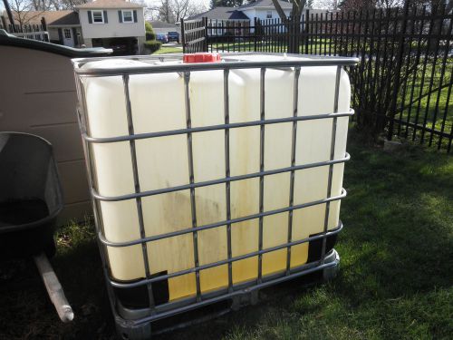 IBC Schutz 275 gallon Liquid Storage Tote plastic container with valve rainwater