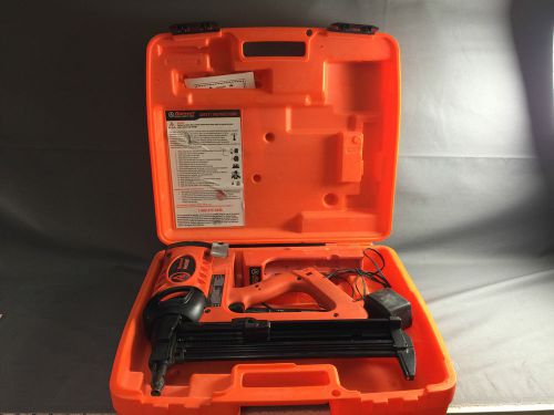 Nice! ITW Ramset TF1200 Trakfast Gas/Battery Fastener w/ Carrying Case