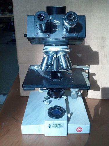 Leitz Dialux Compound Microscope
