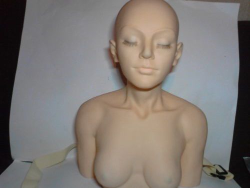 Pivot Point Cosmetology Traning Female Mannequin Head &amp; Bust make up hard rubber