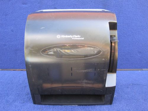 #E157 Kimberly-Clark Manual Pull Paper Towel Dispenser