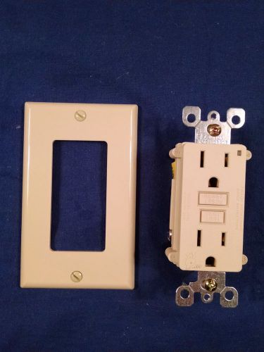 Leviton SmartLock Pro GFCI Lighted Receptacle-15 Amp-125V-Ivory with Wallplate