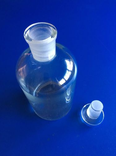 One Pyrex 1000 mL Glass Reagent Bottle. Narrow Mouth.Flat Head Glass stopper #29