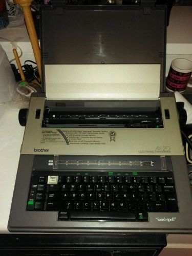Brother AX-20 Full Size Typewriter w/wordspell 13&#034; carriage &amp; handle. Near MINT