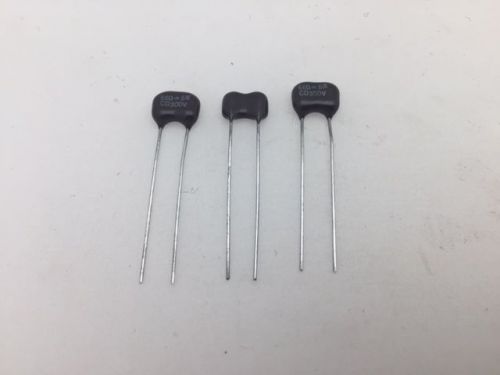 (10 pcs) CD15FC561JO3 - CDE, 560pF 300V 5%, Dipped Mica Capacitor