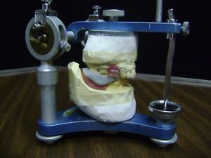 Dentatus Artikulator Typ ARH + Baumann-Magnetplatten ( # 5513 ? )