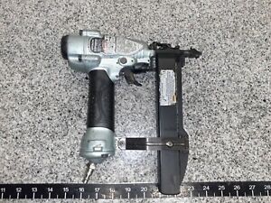 Hitachi N3804AB3(S) Pneumatic Stapler .5&#034;-1.5&#034; x .25&#034;, a-x