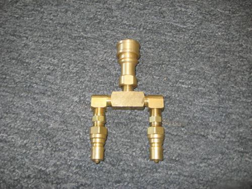 Dual solution hose &#034;t&#034; connector, 2-m qd&#039;s to 1-f qd for sale