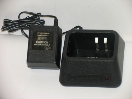 Motorola p100 &amp; ht50 portable radio charger ntn4881b used for sale