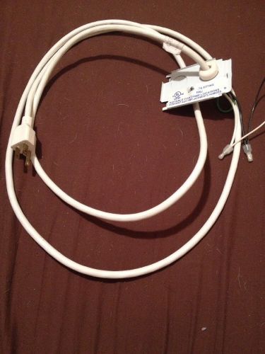 Luminaire fitting896j suitable for damp location w 7&#039; power plug cord for sale