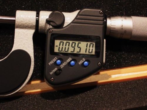 MITUTOYO DIGITAL ELECTRONIC MICROMETER IP65 0-1 #324-351 WITH CASE