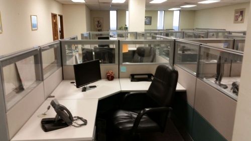 24 High-End Kingdar Pre-Owned 5x5 Cubicles /w Window Panes