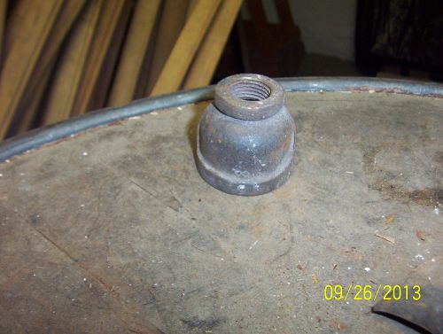 BLACK IRON PIPE FITTING/ 1 &#034; x 1/2&#034; BELL