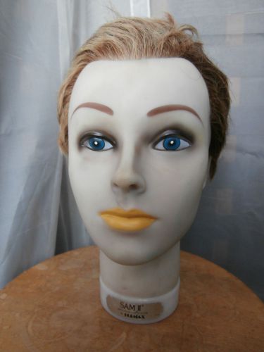 SAM II Hairdresser&#039;s Mannequin Head Short Hair Burmax Head-Lok System