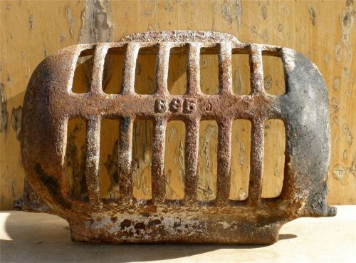 Antique Vintage Decorative Pride of the Farm Hog Waterer Cast Iron Grate Part