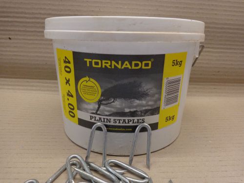Tornado barbed 40mm fencing staple for plain &amp; barbed wire, stock fence 20kg tub for sale