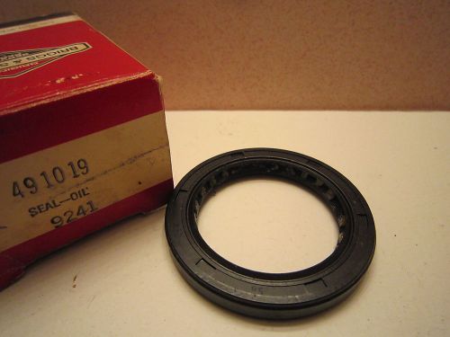 Vintage Briggs And Stratton Oil Seal Part #491019
