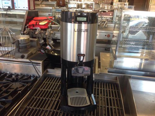 Fetco L3D-15 1.5 Gallon Luxus Thermal Dispenser Serve Carafes, Coffee Pots USED