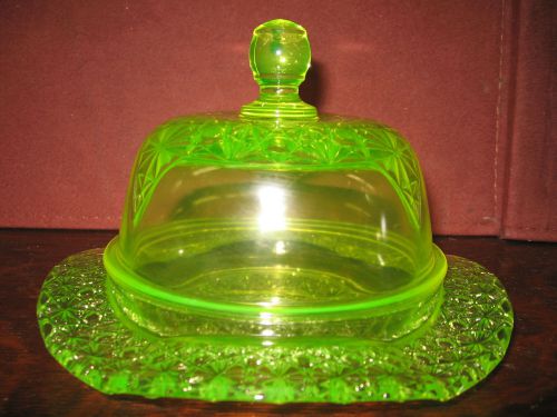 Vaseline Glass daisy and button Pattern domed covered Butter dish round uranium