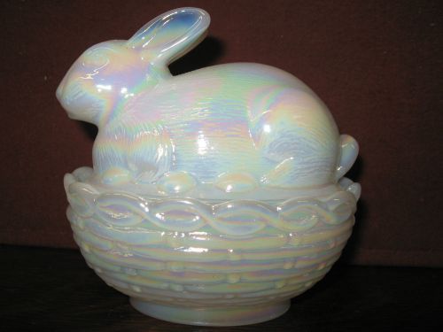 White Milk carnival glass bunny rabbit on nest basket dish easter egg iridescent