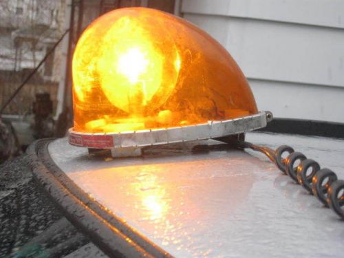 Vintage SOUTHERN VP Teardrop Revolving Magnetic 12 V Auto Safety Light Amber USA