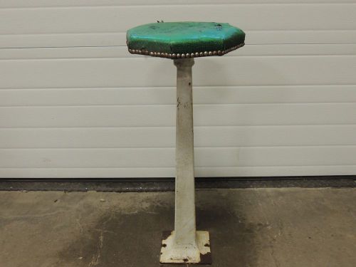 Vintage Soda Fountain/Ice Cream Stool! Swivels\ Good Condition!