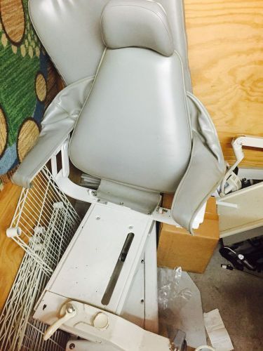 Dental chair unit + x Ray + Vacuum Pump + Stool