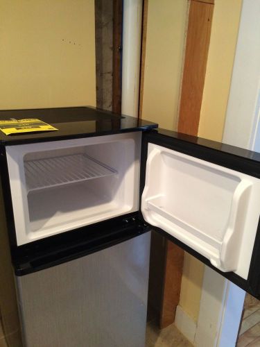 New 2 door refrigerator Vissany 4.3 cu. ft.