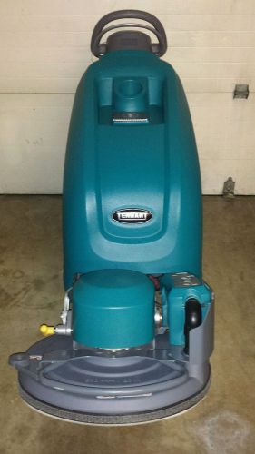 New/demo 8.8hours tennant b5 36v. burnisher 20&#034; list $5,950.00.free ship buy now for sale