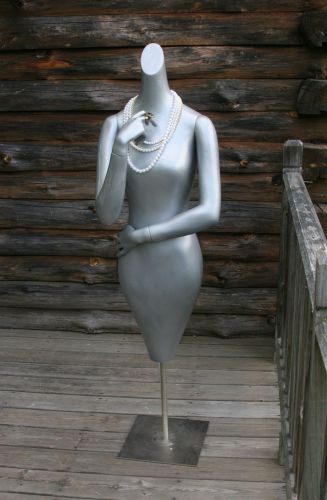 Macy&#039;s Silver Female Mannequin Torso with Adjustable Stand HOURGLASS Dress Form