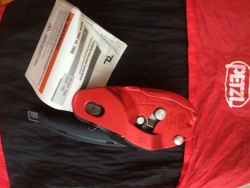 NEW! Petzl ID Descender &#034;L&#034; NFPA G. 11mm-13mm Rope. Belay Rescue Caving Work