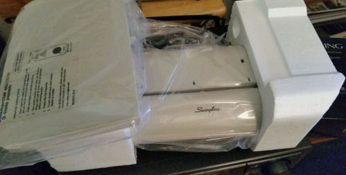 Swingline 74535 Commercial Electric Hole Punch 3-Hole NEW