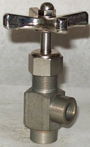 Deltrol 1/4&#034; 10000 PSI SS Angle Needle Valve S202SS3