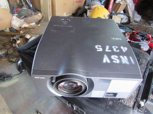 NEC MT 1050  Projector with case and accessories