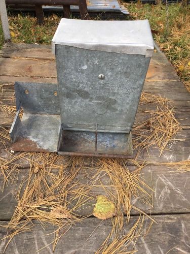 Vintage No. 88 Galvanized Metal Feeder Pigs Pigmaster Nelson Co. Iowa with Cover