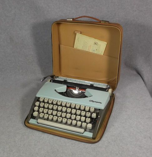 VINTAGE OLYMPIA SF DeLUXE PORTABLE MANUAL TYPEWRITER W/ CASE, TYPES CURSIVE