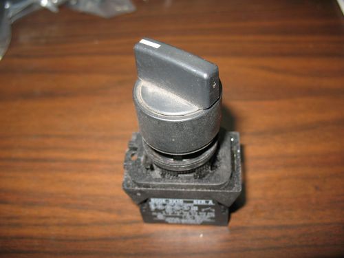 Allen Bradley 2 Position Maintained Selector Switch w/ 800E-3X01 &amp; 800E-3X10