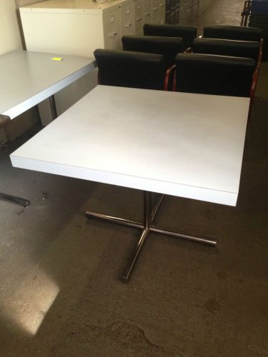 *CAFETERIA/LUNCH ROOM TABLE w/GRAY COLOR LAMIN TOP w/ CHROME METAL X-BASE 36x36*