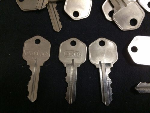 Single Kwikset generic precut keys on the KW-1 keyway....locks....locksmith