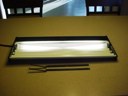 FLOURESCENT LIGHT FIXTURES VARIOUS SIZES 24 AND 36 INCH LENGTHS