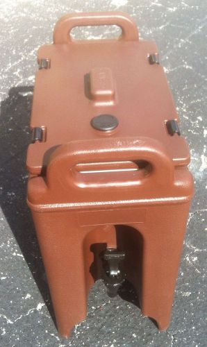 Cambro Insulated Coffee/Beverage Dispenser Carrier -  2 1/2 Gallon 250LCD 131