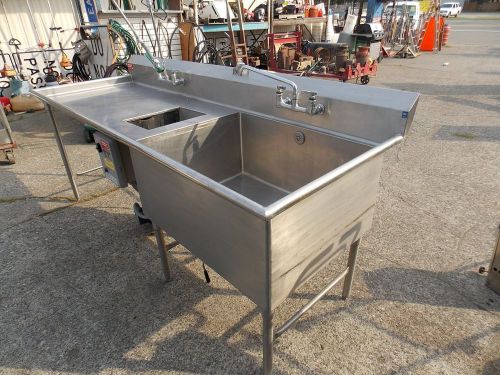 AMERICAN DELPHI STAINLESS STEEL SINK, sprayer + Disposal and control