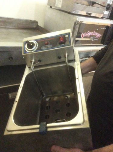 ELECTRIC COUNTER TOP FRYER FULLY TESTED