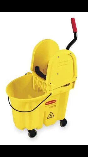 RUBBERMAID 7577-88, Mop Bucket and Wringer, 35 qt., Yellow