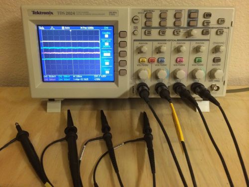 Tektronix TDS 2024 200MHz 2GSa/s 4 Channel Oscilloscope MINT Condition