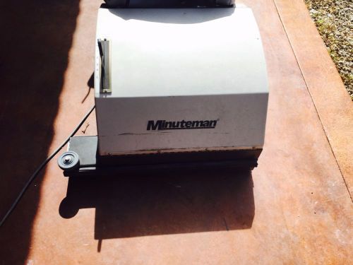 Minuteman Upright carpet sweeper AV747 - 26&#034;