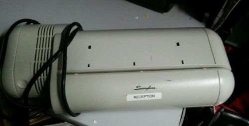Swingline Electric Punch Model 525, Electric, 3-Hole, 20-Sheet Hole Punch TESTED