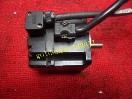 Yaskawa servo motor SGMPS-01ACA21 good in condition for industry use